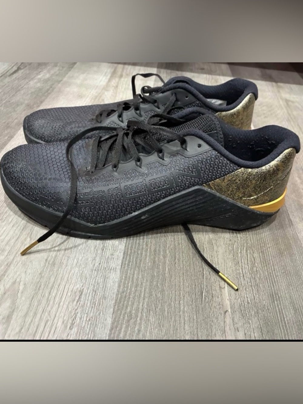 Nike Metcon Men's 11.5 Black Athletic Shoes with Gold Heel Accent